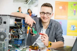 Компьютерный Мастер на Дом: Почему Это Удобно и Выгодно